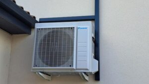 Installation d'une pompe à chaleur air/eau Daikin par Refri-Energie à Pontcharra-sur-Turdine